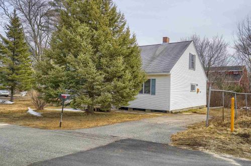 8 Wentworth Ter, Dover, NH 03820-4626
