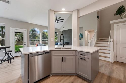 10209 Broomflower Dr, Austin TX  78739-1448 exterior