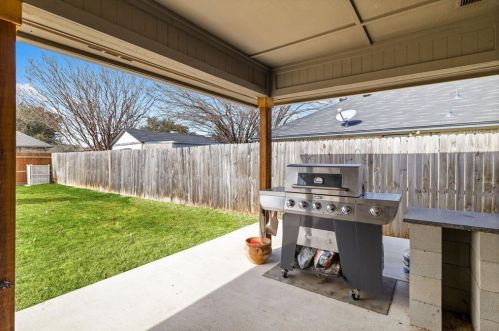 6833 Megan Ln, Fort Worth TX  76182-4442 exterior