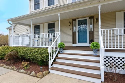 16 Henry Clay Ct, West Greenwich, RI 02817-2224