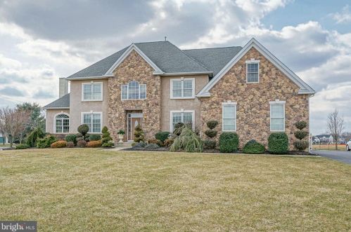 201 Maria Elena Dr, Harrison Township, NJ 08062-4437