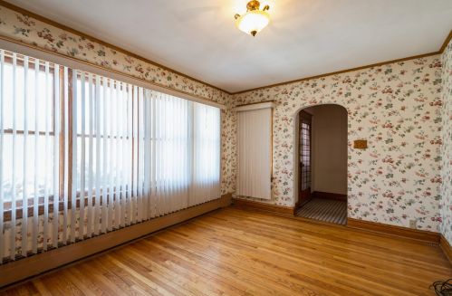 7937 Sunset Dr, Chicago, IL 60707-1312