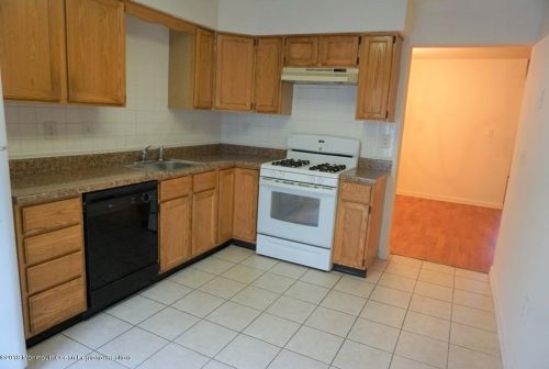 7 Oxford Rd, Holmdel Village, NJ 07733-2733