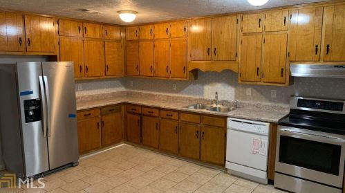 2120 Fairway Ct, Conyers GA  30013-2138 exterior