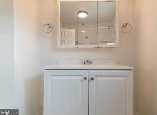 2037 9 St, Philadelphia PA 19122-1305 exterior