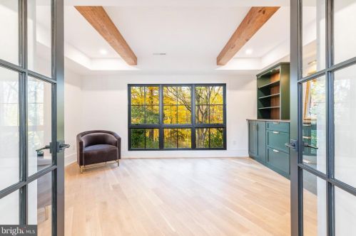 603 Gravers Ln, Philadelphia PA 19118-2806 exterior