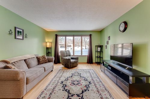 4012 Cinnabar Dr, Saint Paul MN  55122-2943 exterior