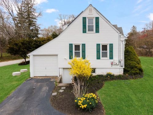 35 Alton Bradford Rd, Westerly, RI 02808-1749