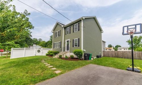 33 Oakdale St, Warwick, RI 02888-3653