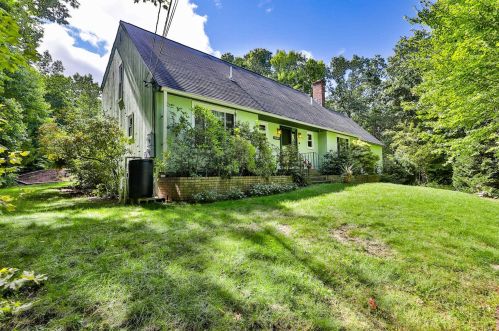 4 Arrow Ln, Amherst, NH 03031-2127