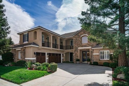 2450 Deauville Cir, Clovis, CA 93619-4231