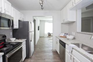 5550 Glenridge Dr, Atlanta GA  30342-1300 exterior