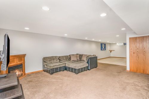 811 East St, Crown Point IN  46307-4906 exterior