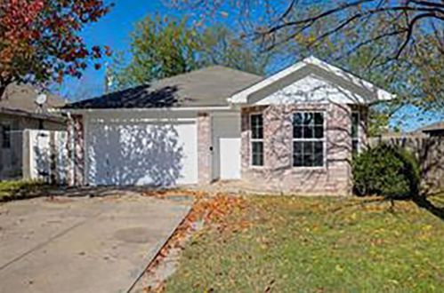 1021 Stella St, Fort Worth TX  76104-1569 exterior