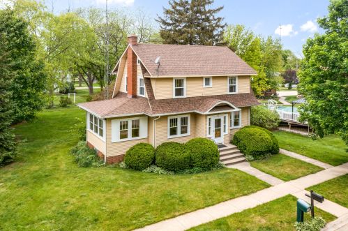 312 Oak St, Pingree Grove, IL 60140-8299
