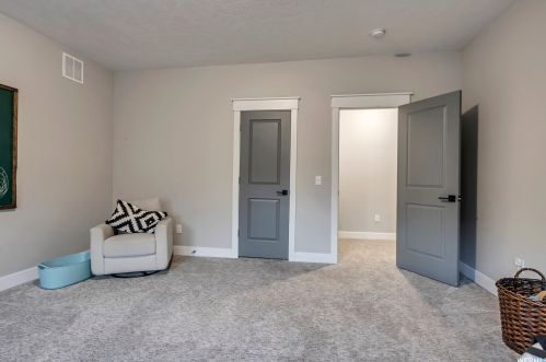 2712 Mt Jordan Rd, Sandy UT 84092-3380 exterior