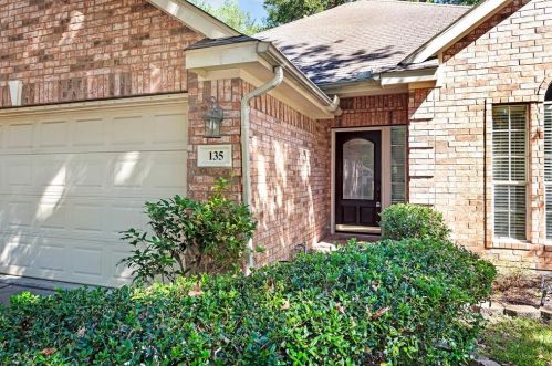 135 Russet Grove Cir, Conroe TX  77384-3827 exterior