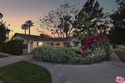 13440 Albers St, Van Nuys, CA 91401-5320