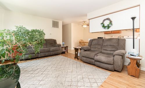 1108 Cove Dr, Wheeling, IL 60070-1905