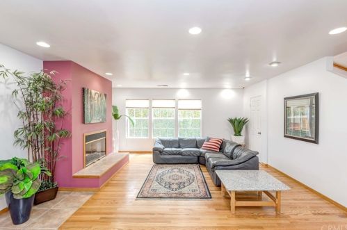 870 Rosecrans Ave, Manhattan Beach, CA 90266-3564