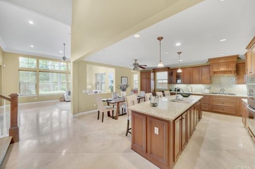 1914 Deerefield Rd, Santa Ana, CA 92704-7138