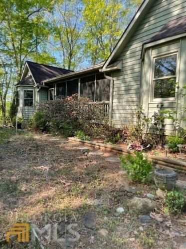 102 Plainsman Ln, Tiger, GA 30576-2113