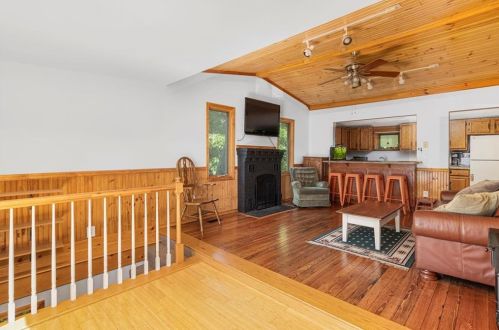 86 Shore Dr, Coventry, RI 02816-5530