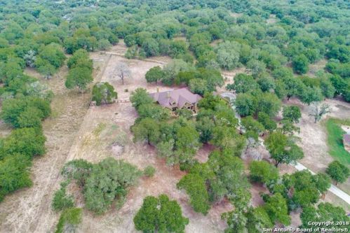 129 Cover Pt, Adkins, TX 78101-2767