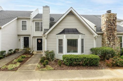 1204 Defoor Ct, Atlanta, GA 30318-2970