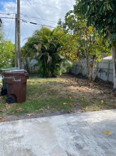 170 54th St, Hialeah, FL 33013-1462