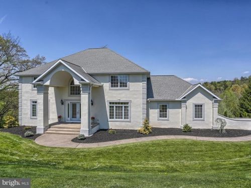 1700 Wyndham Dr, York, PA 17403-5913