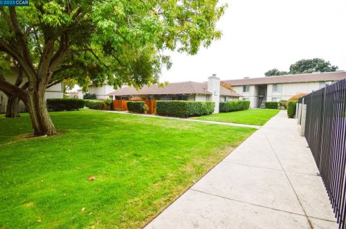 825 Oak Grove Rd, Concord CA  94518-3502 exterior