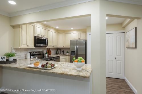 20 Lexington Ct, Tinton Falls NJ 07701-5467 exterior