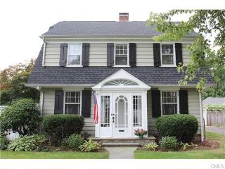 309 Meadowbrook Rd, Fairfield, CT 06824-5239