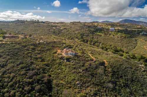 19202 Highland Hills Dr, Ramona, CA 92065-5801