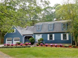 22 Center Dr, Gales Ferry, CT 06339-1505