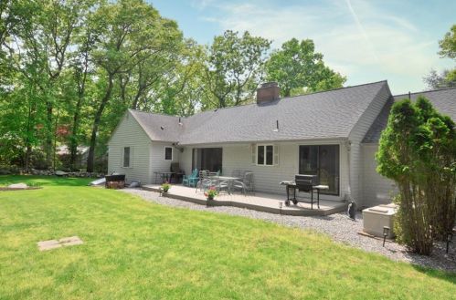 76 Misty Oak Dr, Warwick, RI 02818-2144
