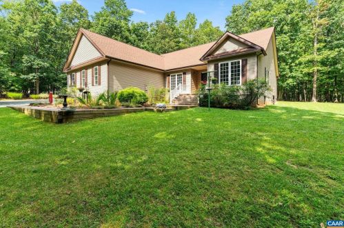 65 Fox Chase Ln, Bybee, VA 22963-4924