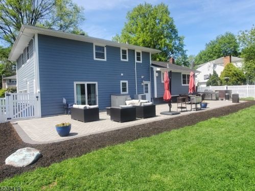 5 Rolling Hill Way, Clark, NJ 07066-3111