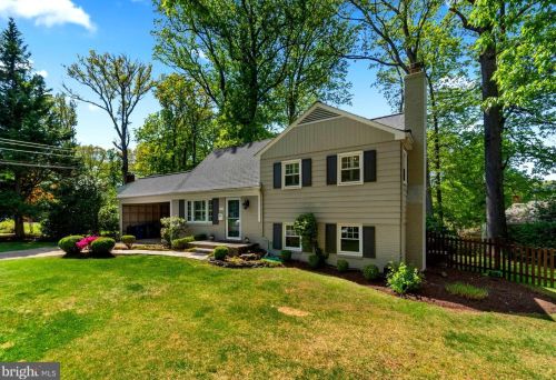 7910 Roswell Dr, Falls Church, VA 22043-3401