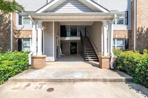 6203 Fairington Ridge Cir, Lithonia, GA 30038-5604