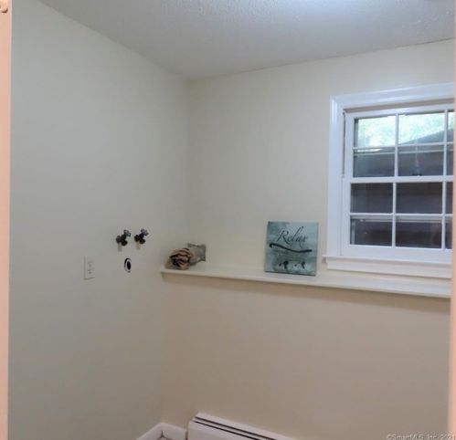 10 Summit Dr, Windsor CT  06095-3238 exterior
