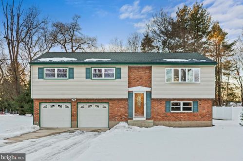 25 Llanfair Ln, Trenton, NJ 08618-1011