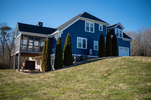 5637 Linden Dr, Gainesville, GA 30506-2704
