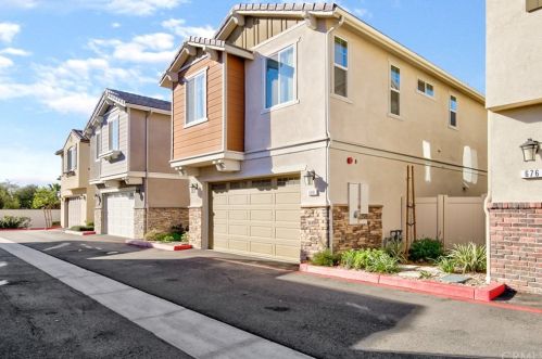 688 Brampton Ave, Rialto, CA 92376-4806