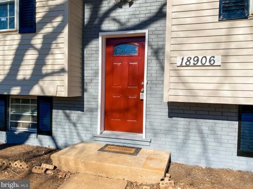 18906 White Oak Dr, Triangle, VA 22172-2134