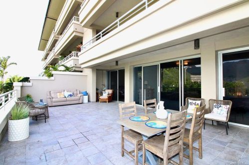 1 Keahole Pl, Honolulu HI  96825-3401 exterior