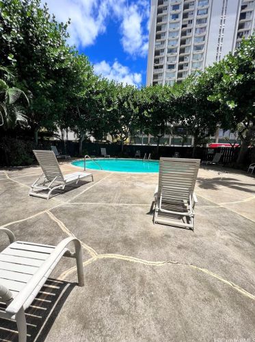 750 Amana St, Honolulu HI  96814-5025 exterior