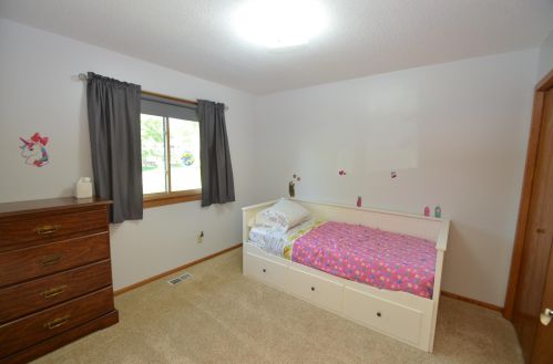 1663 Helena Rd, Saint Paul MN  55128-5524 exterior