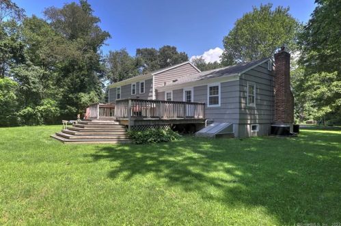 40 Ripton Rdg, Upper Stepney, CT 06468-2533